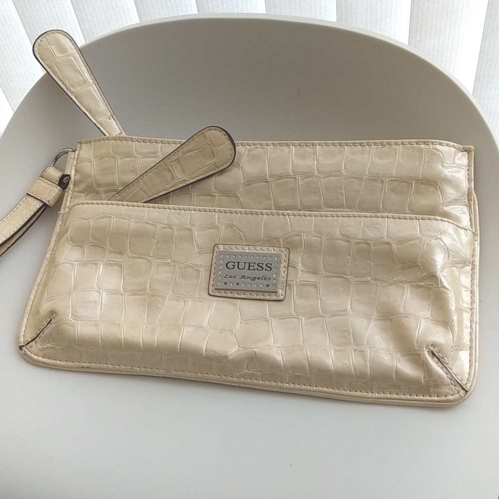 Guess clutch